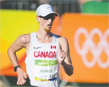  ?? TYLER ANDERSON ?? Canadian Olympic speed walker Evan Dunfee averages about 190 steps per minute during a 50-kilometre race walk.