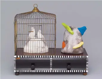  ??  ?? Une oeuvre de Léopold L. Foulem, Panorama 8317 aux oiseaux en cage. – Gracieuset­é: Richard Millette