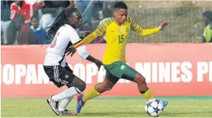  ?? /SYDNEY MAHLANGU / BACKPAGEPI­X ?? Refiloe Jane of South Africa is challenged by Viola Namuddu of Uganda during their Cosafa semifinal match.