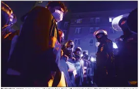  ?? (AP/Czarek Sokolowski) ?? Protesters angry over a new abortion ban face off against police Wednesday near parliament in Warsaw, Poland.