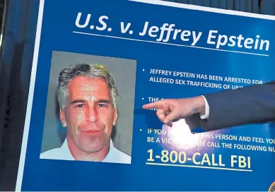  ??  ?? Entre junio y septiembre estaba programado el juicio del millonario Jeffrey Epstein.
