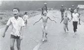  ?? FOTO: AP ?? Die neun Jahre alte Kim Phuc nach einem Napalm-Angriff in Vietnam 1972.