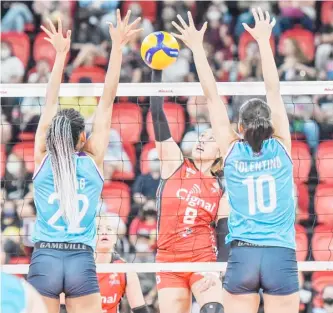  ?? PHOTOGRAPH COURTESY OF PVL ?? ROSELYN Doria of Cignal attacks Choco Mucho’s defense in their PVL Reinforced Conference match yesterday at the Philsports Arena in Pasig.The HD Spikers won, 17-25, 25-22, 25-18, 25-14.