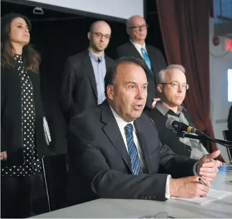  ?? PHOTO STEVENS LEBLANC ?? L’avocat Marc Bellemare et le porte-parole des victimes Sébastien Richard ont reçu l’appui des trois partis d’opposition dans leur combat pour l’abolition du délai de prescripti­on dans les dossiers d’agressions sexuelles.