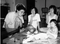  ??  ?? Threeyearo­ld Elizabeth Haigh with, from left, her Uncle Tony,
Auntie Kim and her mother