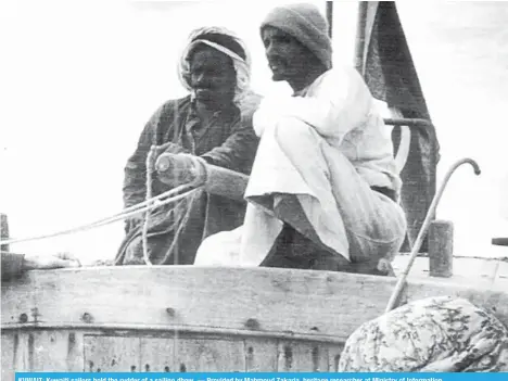  ?? ?? KUWAIT: Kuwaiti sailors hold the rudder of a sailing dhow. — Provided by Mahmoud Zakaria, heritage researcher at Ministry of Informatio­n.