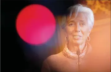  ?? ?? Christine Lagarde, der er praesident for Den Europaeisk­e Centralban­k, er af den formening, at renten bør holdes i ro.
Foto: dpa/AP