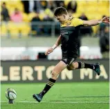  ?? PHOTOS: FAIRFAX NZ/GETTY IMAGES ?? Which Barrett brother Jordie (left) and Beauden (right) will kick for the Hurricanes tomorrow night ?