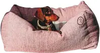  ?? ?? Schick und natürlich: Hundebett aus BaumwolleL­einen-Mix um € 389,