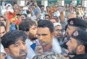  ?? AFP ?? Fakhar Zaman (centre) surrounded by fans in Peshawar.