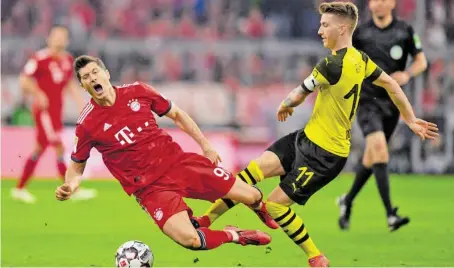  ?? BILD: SN/APA/AFP/STACHE ?? BVB-Kapitän Marco Reus wittert die Chance im Titelduell mit dem FC Bayern (Robert Lewandowsk­i).