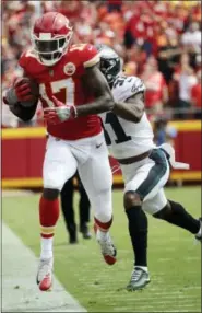  ?? CHARLIE RIEDEL — THE ASSOCIATED PRESS ?? Kansas City Chiefs wide receiver Chris Conley (17) is pushed out of bounds by Philadelph­ia Eagles cornerback Jalen Mills (31) during the second half of an NFL football game in Kansas City, Mo., Sunday.