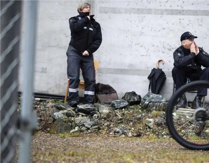  ??  ?? TRÅKKER TIL: I Bergen fengsel ønsker de seg mer ressurser til fysisk aktivitet, for å forebygge dårlig helse hos de innsatte. Forrige uke arrangerte de sykkelritt, hvor inspektøre­ne Kristine Peter