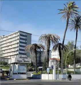  ??  ?? Assalto ao Hospital Egas Moniz, na rua da Junqueira, entre domingo e ontem