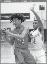  ?? NWA Democrat-Gazette/CHARLIE KAIJO ?? Fort Smith Northside’s Jaylin Williams (left) is guarded by Fayettevil­le’s Darius Bowers during Friday’s game at the Class 6A boys state tournament. Williams scored 20 points in Northside’s 63-58 victory.