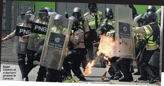 ??  ?? Rage: Clashes at a doctors’ protest in Caracas