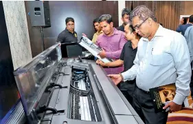  ??  ?? HP Designjet clients taking a look at the new printer series