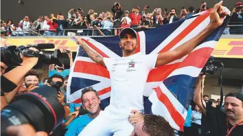  ?? AFP ?? Formula One champion Lewis Hamilton celebrates with his team after a fourth-place finish in the Mexican Grand Prix on Sunday.