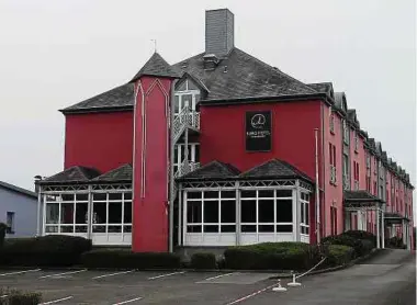  ?? Foto: Guy Seyler ?? Das Euro-Hotel an der Route de Luxembourg in Gonderinge­n steht zurzeit leer.