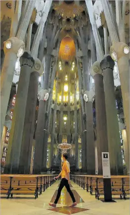  ?? Interior del temple de la Sagrada Família, ahir. ?? 33
RICARD CUGAT