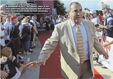  ?? STAFF FILE PHOTO BY CHRISTOPHE­R EVANS ?? ‘A WONDERFUL GUY’: Gil Santos, seen at his 2013 induction into the Patriots Hall of Fame, was remembered fondly by fans yesterday.