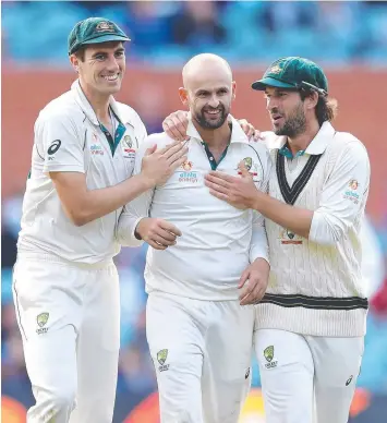  ?? Picture: GETTY ?? STAR SHOW: Nathan Lyon celebrates with teammates Pat Cummins and Joe Burns.