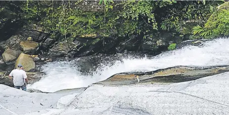  ??  ?? SITIO. Los estudios han determinad­o que el río Cuyamel es apto para la construcci­ón de una represa por su calidad de agua; sin embargo, ante la oposición de los vecinos de la zona no se ejecutará la obra.