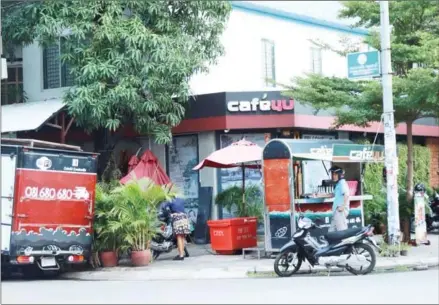  ?? SRENG MENG SRUN ?? Cafe4U, a chain that successful­ly transition­ed from a mobile cart to a brick-and-mortar location, is seen in Phnom Penh’s Daun Penh district.