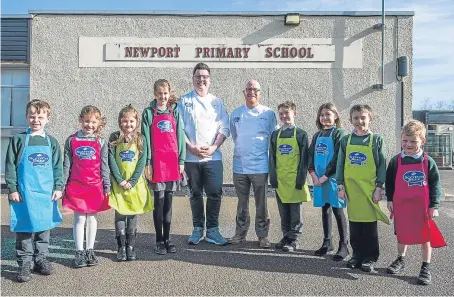  ?? Picture: Alan Richardson. ?? Jamie Scott, centre left, and Gary Maclean at Newport Primary School.