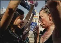  ?? SHURAN HUANG — THE NEW YORK TIMES ?? Abortion rights protestors and anti-abortion protestors face off in front of the Supreme Court building in Washington on June 26. The fall of Roe v. Wade shifted the battlegrou­nd over abortion to courthouse­s around the country.