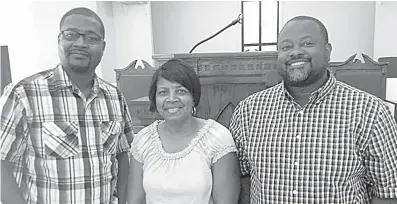  ?? Larry Gierer/Columbus Ledger-Enquirer ?? Mary Jo Snead with her sons Carlos, left, and Ernest Larry Gierer.