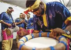  ?? AFP ?? Malaysian musicians prepare for their urumee melam performanc­e.