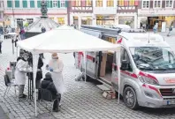  ?? FOTO: IMAGO IMAGES ?? Das Arztmobil ist im Landkreis Tübingen unterwegs und bietet kostenlose Corona-Tests an.