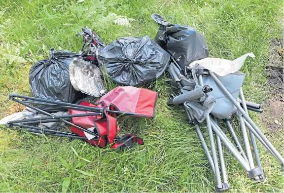  ?? Picture: Dougie Nicolson. ?? Camping chairs and bags of rubbish abandoned on the banks of Loch Rannoch yesterday.