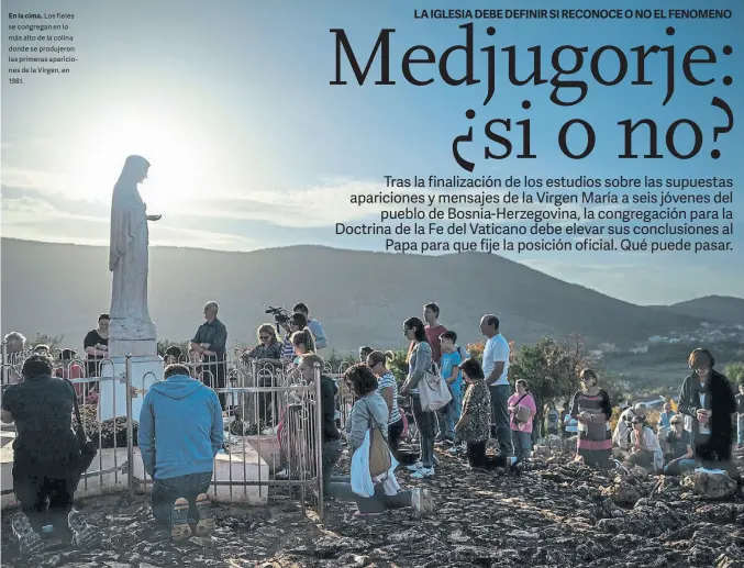  ??  ?? En la cima. Los fieles se congregan en lo más alto de la colina donde se produjeron las primeras aparicione­s de la Virgen, en 1981.