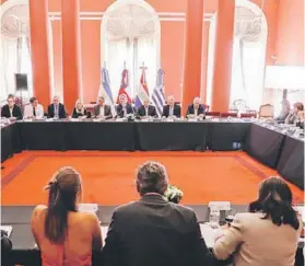  ??  ?? La reunión de los países postulante­s en la Casa Rosada.