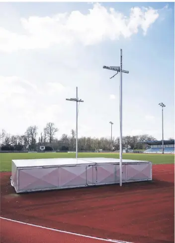  ?? FOTO: THOMAS ZELGER ?? Die Stabhochsp­runganlage im Stadion am Bandsbusch bleibt vorerst ungenutzt.