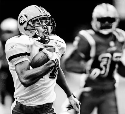  ?? SHAUN BEST/REUTERS ?? Tony Tompkins powers past the Montreal Alouettes, including Ricky Bell (37) for a 96-yard kickoff return during the third quarter.