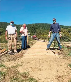  ?? Mike Giapponi / Steep Rock Associatio­n / Contribute­d photo ?? Volunteers help build a new boardwalk at Macricosta­s Preserve in 2020.