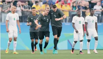  ?? FOTOS: GETTY IMAGES
GETTY IMAGES ?? Lukas Klosterman­n (3) celebra con Niklas Sule el primer gol de los alemanes sobre los nigerianos.
Este viernes 19 de agosto, el mexicano Diego del Real tiene posibilida­d de lograr una medalla en el atletismo olímpico de Río 2016, en la prueba de...