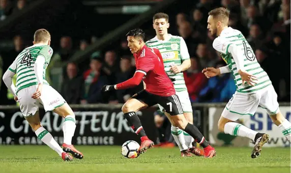  ?? PAUL CHILDS/REUTERS ?? PROSPEKTIF: Alexis Sanchez (dua dari kiri) dihadang tiga pemain Yeovil Town pada laga di Huish Park kemarin. Laga tersebut sekaligus menjadi debutnya bersama Manchester United.