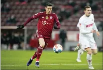  ?? MARTIN MEISSNER — THE ASSOCIATED PRESS ?? Bayern’s Robert Lewandowsk­i attacks with the ball during Saturday’s German Bundesliga soccer match against 1.FC Cologne.