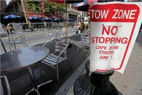  ?? STUART CAHILL PHOTOS / HERALD STAFF ?? IN TENTS, ACTIVITY: North End restaurant owners want to set up tents as cooler weather sets in on the Cafe Zone on Hanover Street, but city officials say that’s not a possibilit­y, at least this fall.