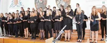  ??  ?? Eine Klasse für sich ist der Chor der Berufsfach­schule für Musik in Krumbach, der erstmals beim Kreis Chorkonzer­t mitwirkte.