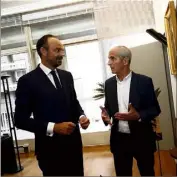  ?? (Photo Patrick Blanchard) ?? En visite express à Toulon jeudi soir, Edouard Philippe a de nouveau été sensibilis­é par Hubert Falco à l’insécurité grandissan­te dans l’aire toulonnais­e.