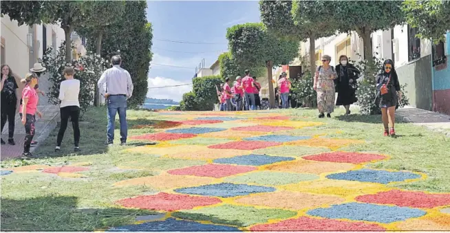  ?? FOTOS. JAVI ALONSO. ?? La festividad llena de color y espectácul­o visual las calles tijoleñas.