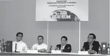  ?? / TAMPO NGA MGA HULAGWAY ?? PRESSCON: Niatubang sa media sila si (gikan sa wala) Paul Lim, Chief Marketing Officer; Lucio K. Tan Jr., President & Chief Operating Officer; Gerry Tee, Over-all Head of Distillery Operations LTGC & Chief Operating Officer, Absolut Distillers, Inc.;...