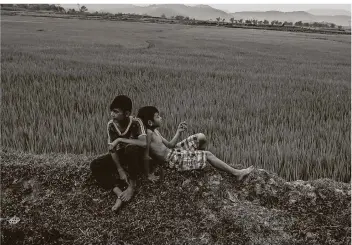  ?? FOTO: BJÖRN BÜCH ?? Zwei Kinder im vietnamesi­schen Phong Nha National Park.