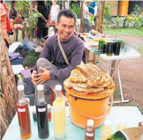  ?? Photos / Anna King Shahab ?? Moksa market, main image; lamb curry, bottom left; and dessert at Hujan Locale.