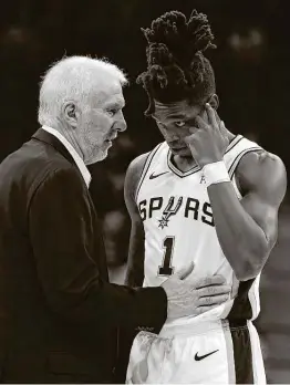  ?? Kin Man Hui / Staff photograph­er ?? Gregg Popovich has given Lonnie Walker IV “about 10 books” ranging from Barack Obama’s memoir to a book titled “Caste: Origins of Our Discontent.”